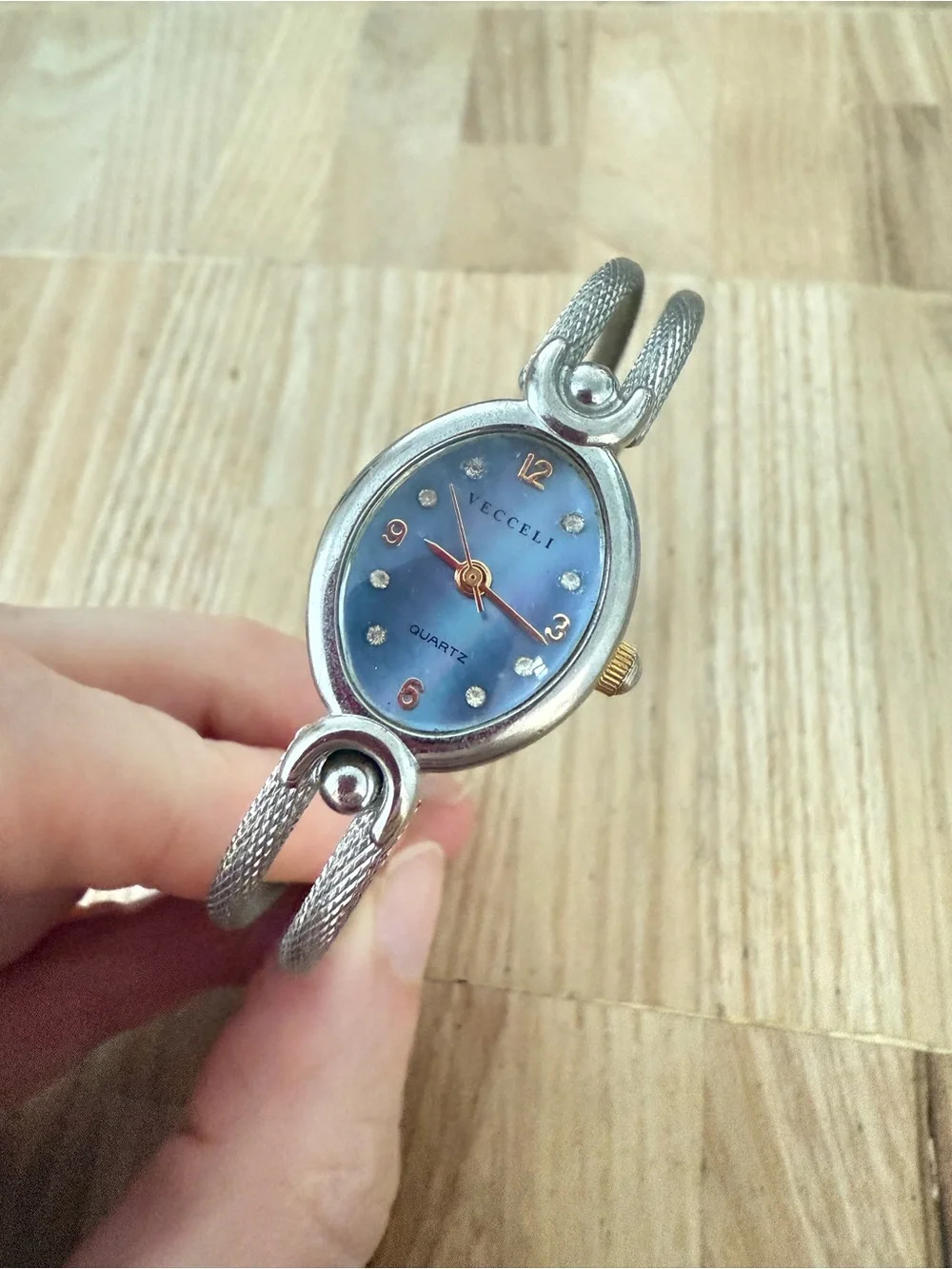 Vecceli ladies blue oval silver tone bracelet watch NEW BATTERY